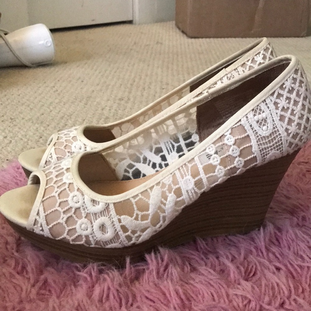 Lacy wedge - Picture 2 of 7